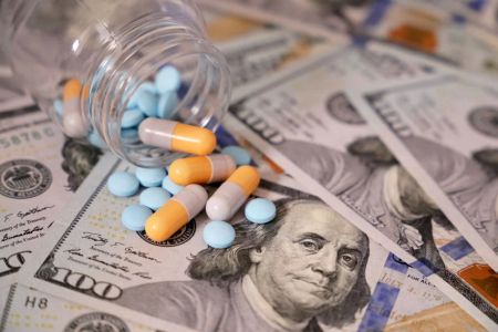 How Pharmacy Cost Comparison Tools Online Help You Save on Medications